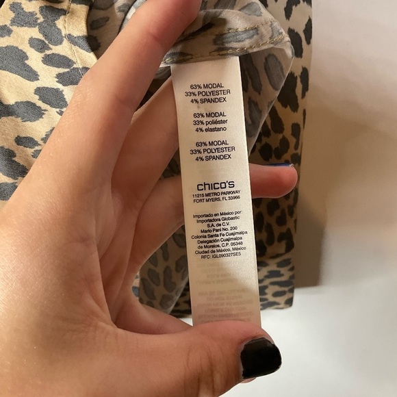 Chico’s Leopard Print Button Down Blouse Size Medium - Picture 4 of 6